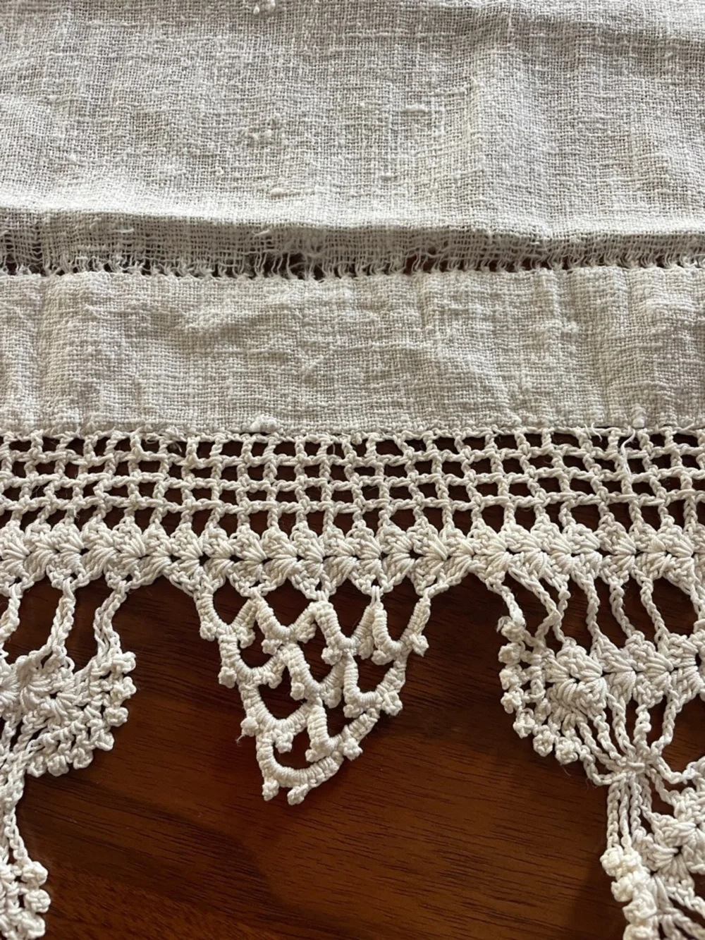 VINTAGE Crochet-Edged Linen Table Runner in Natural Ivory